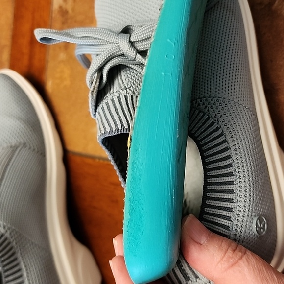 Klogs Gray Glide Slip Resistant Pull On Wedge Sneakers Size 7.5 - Picture 11 of 13